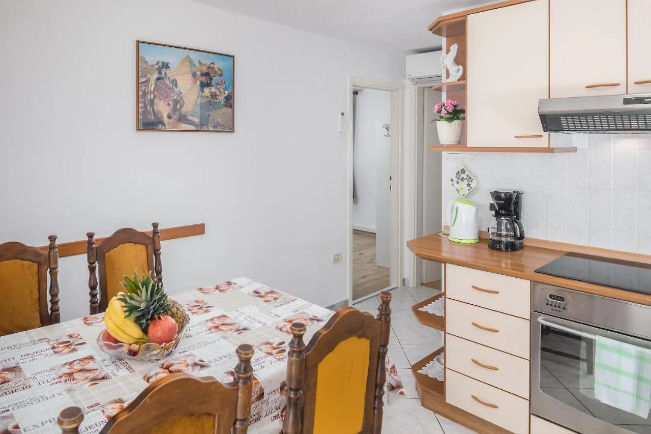 Apartment Zambratija 2557A